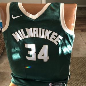 Giannas Jersey Nike nba in perfect condition